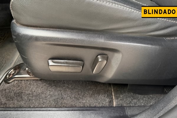 TOYOTA HILUX SW4 2.8 D-4D TURBO DIESEL SRX PLATINUM 7L 4X4 AUTOMÁTICO 2024/2024